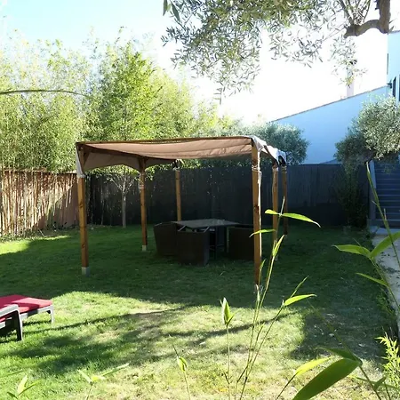 Caremeau 2 Apartment