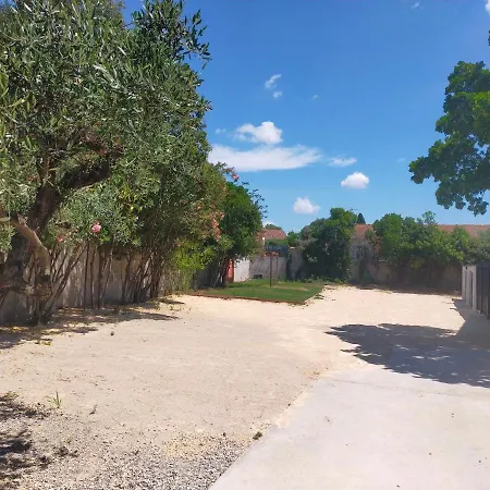 Caremeau 2 * Nimes